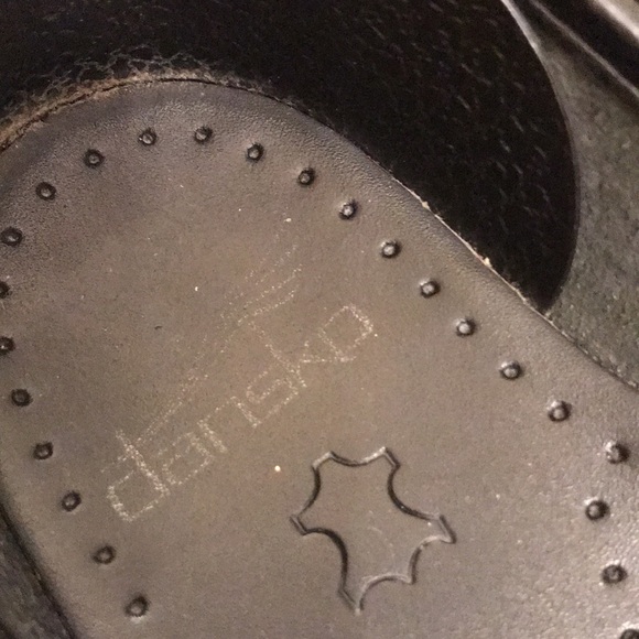 Dansko ladies shoe. Like new. Sz. 37 - Picture 2 of 3